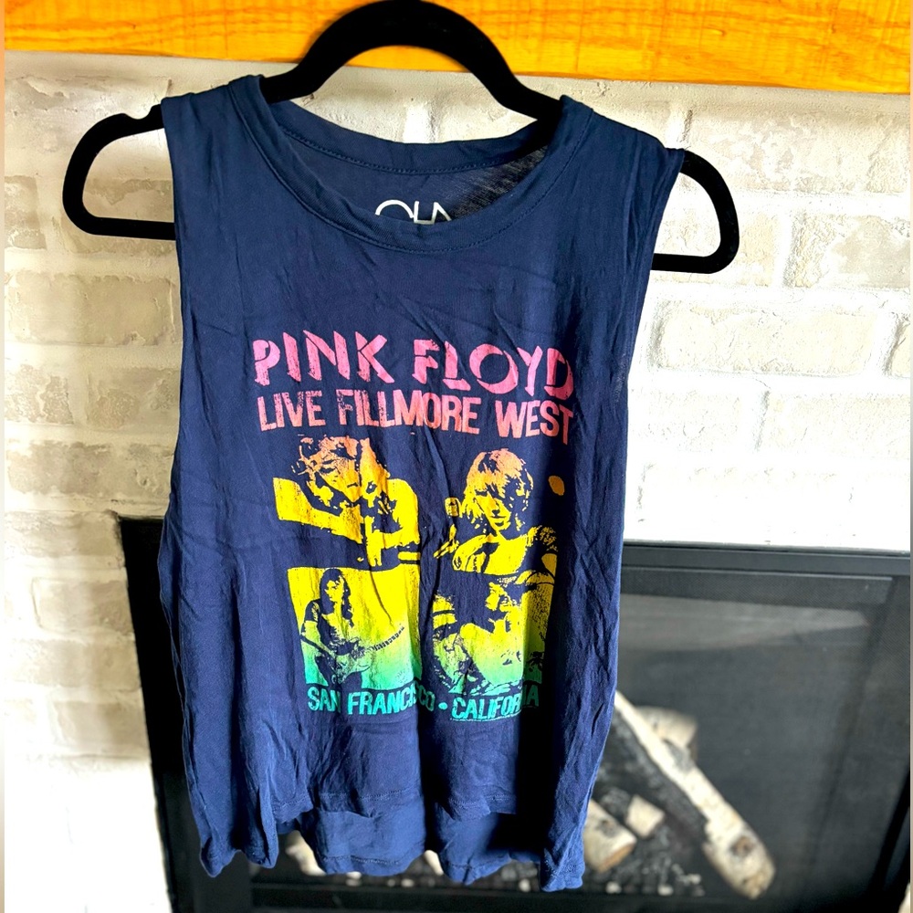 Chaser Brand Pink Floyd graphic tshirt (size medium)